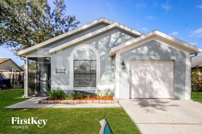 1328 Mohrlake Dr in Brandon, FL - Building Photo
