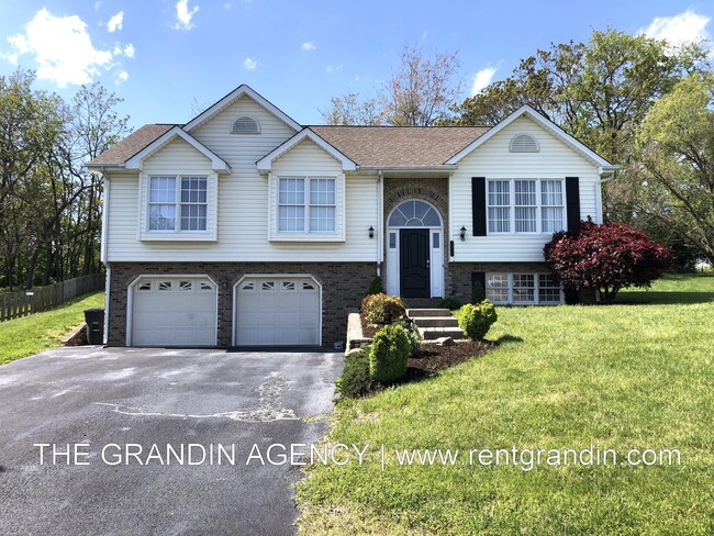 1811 Meadows Ct in Vinton, VA - Building Photo - Building Photo