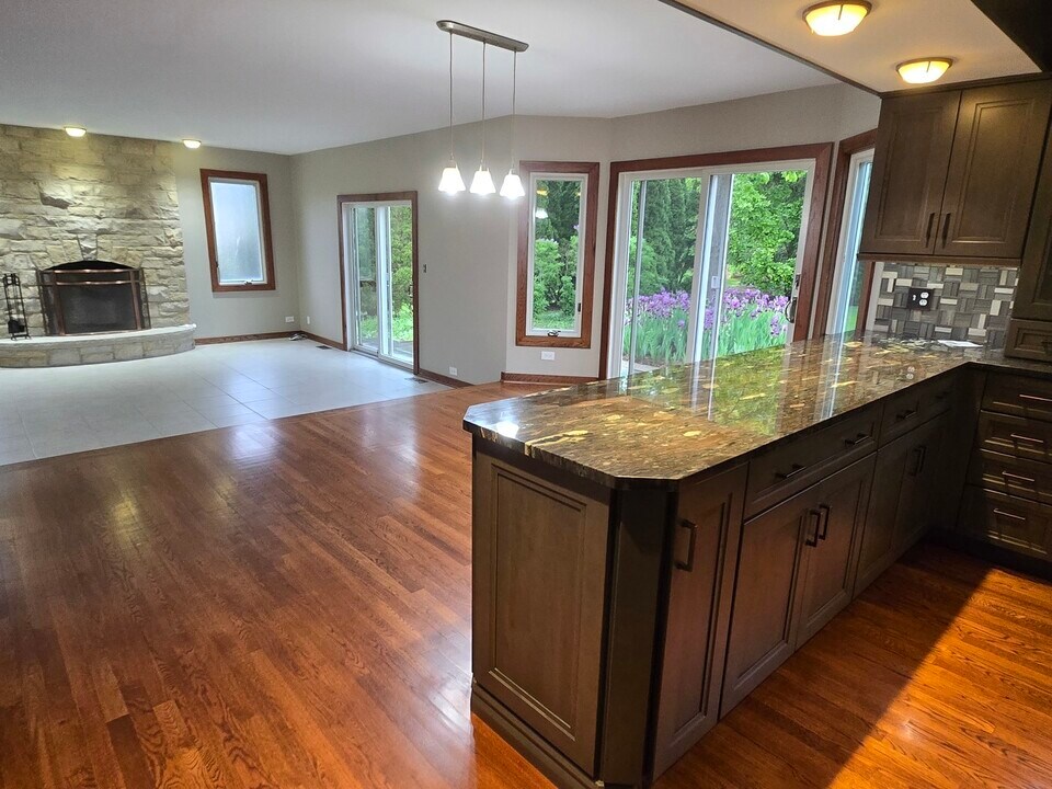 25805 N Arrowhead Dr in Mundelein, IL - Building Photo