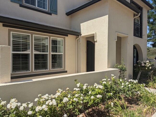 28629 N Pietro Dr in Santa Clarita, CA - Building Photo - Building Photo