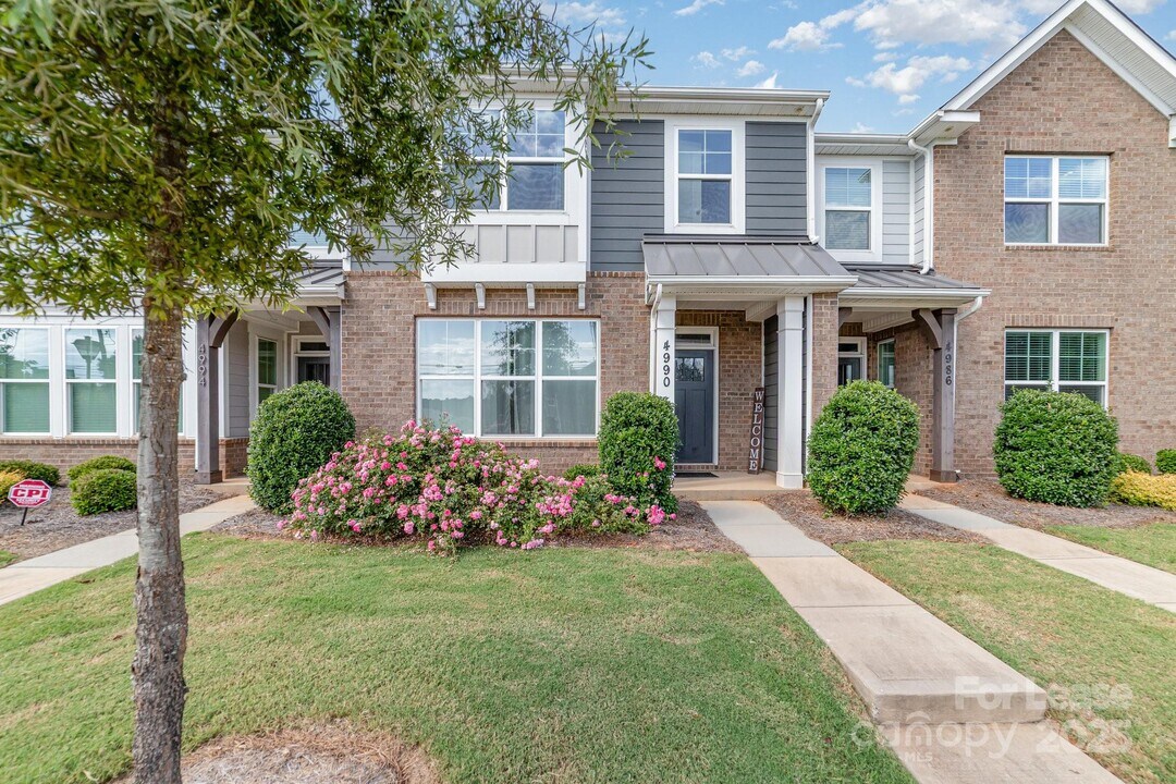 4990 David Cox Rd in Charlotte, NC - Building Photo