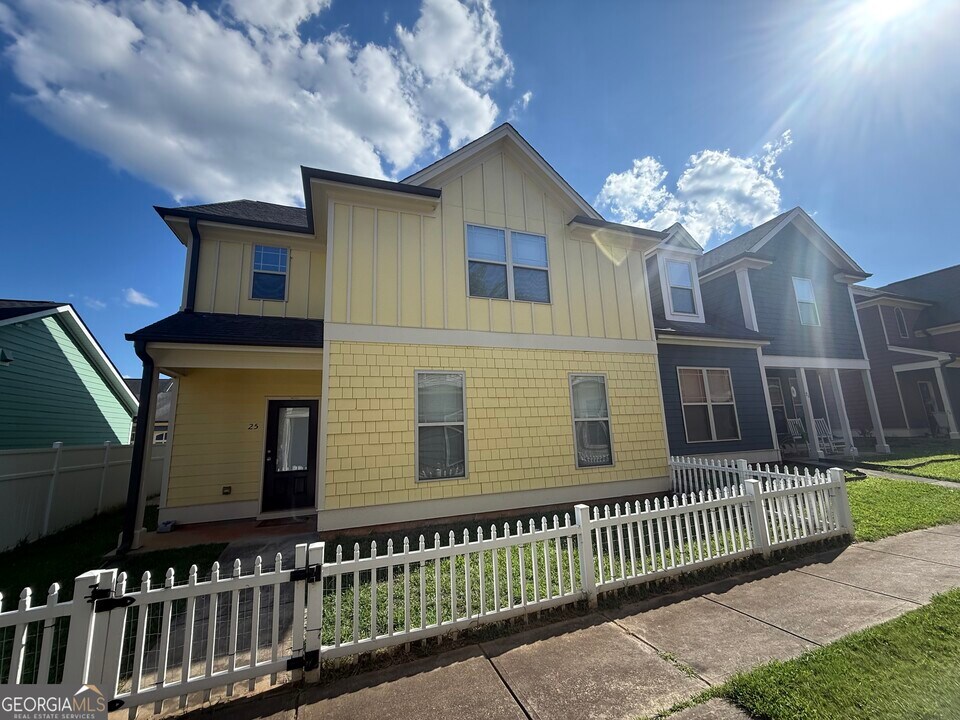 25 Jefferson Ave in Hartwell, GA - Building Photo