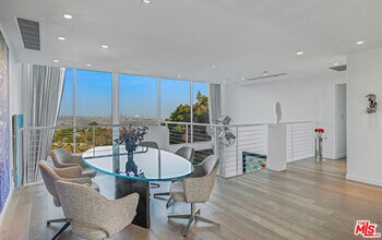 2190 Beech Knoll Rd in Los Angeles, CA - Foto de edificio - Building Photo