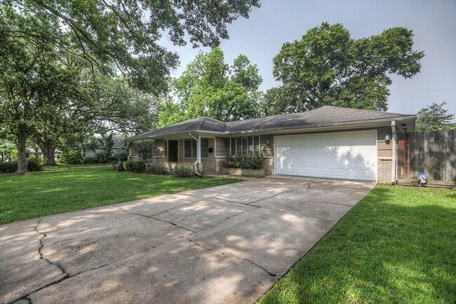 property at 808 Carol St