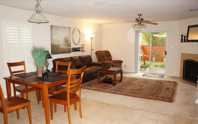 26703 Redstone Hl in San Antonio, TX - Foto de edificio - Building Photo