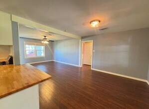 1704 S Park St in Brenham, TX - Building Photo - Building Photo