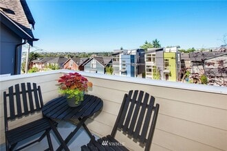1110 29th Ave S, Unit B in Seattle, WA - Foto de edificio - Building Photo