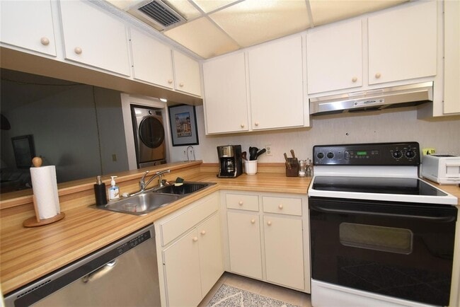 1709 Pelican Cove Rd, Unit GL349 in Sarasota, FL - Building Photo - Building Photo