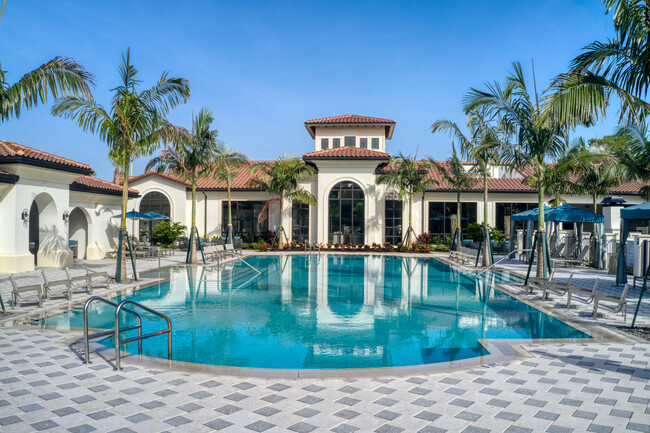 Lago in Naples, FL - Foto de edificio - Building Photo