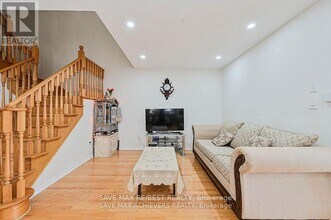 21 Riverplace Crescent in Brampton, ON - Building Photo - Building Photo