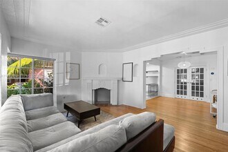 555 NE 73rd St in Miami, FL - Building Photo - Building Photo