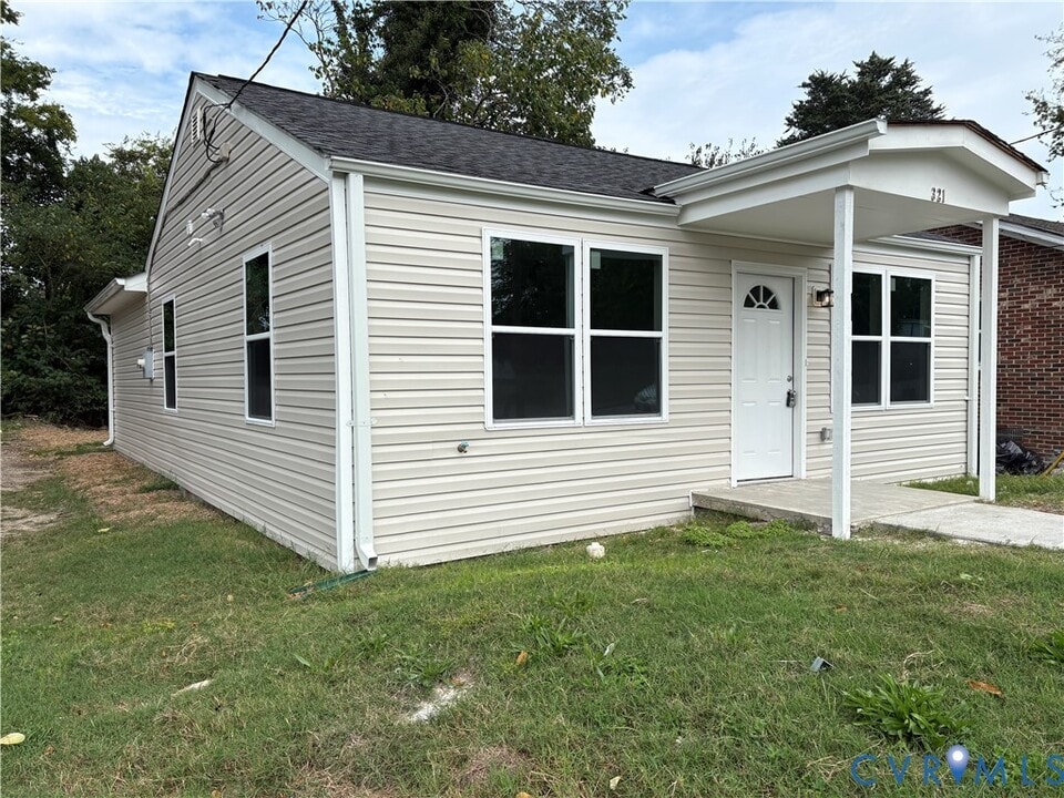 321 St Mark St in Petersburg, VA - Building Photo