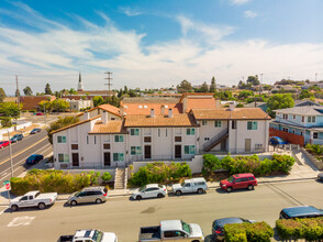 2053 Chatsworth Blvd in San Diego, CA - Foto de edificio - Building Photo