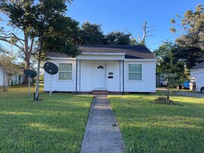 1922 9th St in Lake Charles, LA - Building Photo - Building Photo