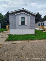 1312 Westgate Dr in Vermillion, SD - Building Photo