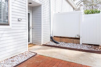 7195 Sandy Creek Dr in Raleigh, NC - Building Photo - Building Photo