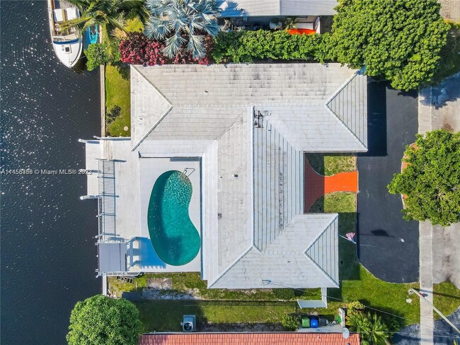 1418 NE 57th Ct in Fort Lauderdale, FL - Foto de edificio - Building Photo