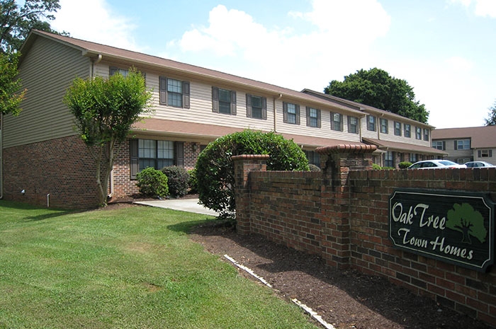 Oak Tree in Fountain Inn, SC - Building Photo