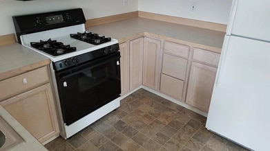 1571 Elcadore Dr in Anchorage, AK - Building Photo - Building Photo