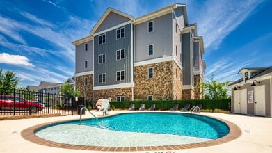 Logans Landing in Lynchburg, VA - Foto de edificio - Building Photo