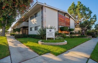 Venice Dreams in Inglewood, CA - Building Photo