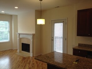 1528 W Greenleaf Ave, Unit 3W in Chicago, IL - Building Photo - Building Photo