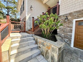 305 1/2 Bishop Ave in Pacific Grove, CA - Building Photo - Building Photo