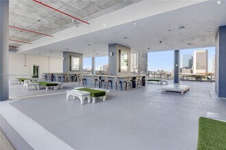 690 SW 1st Ct, Unit PHI17 in Miami, FL - Foto de edificio - Building Photo