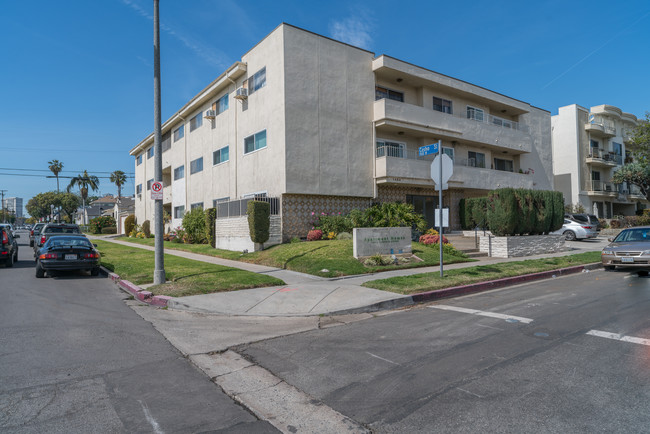 1489 S Canfield Ave in Los Angeles, CA - Building Photo - Other