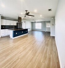 8602 Colonial Dr in Austin, TX - Building Photo - Building Photo
