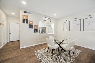 286 Wilcrest Dr in Houston, TX - Foto de edificio - Building Photo