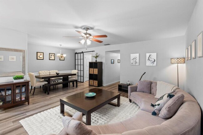 10328 Briar Forest Dr in Houston, TX - Building Photo - Building Photo