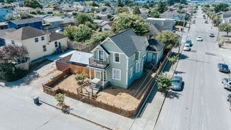 2104 Pine St in Eureka, CA - Building Photo