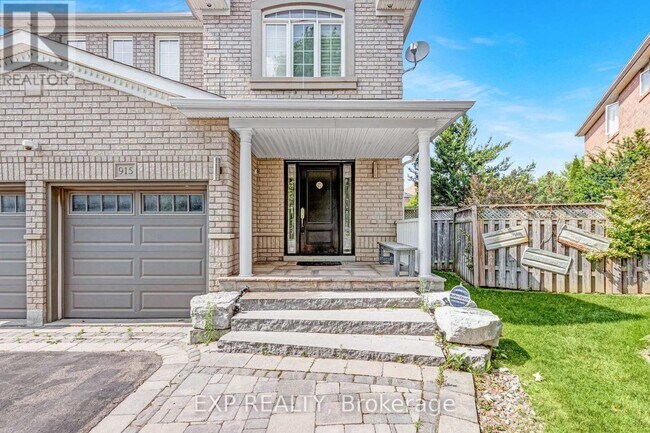 915 Oaktree Crescent in Newmarket, ON - Building Photo - Building Photo