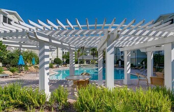 8290 Gate Pky W, Unit 512 in Jacksonville, FL - Building Photo - Building Photo