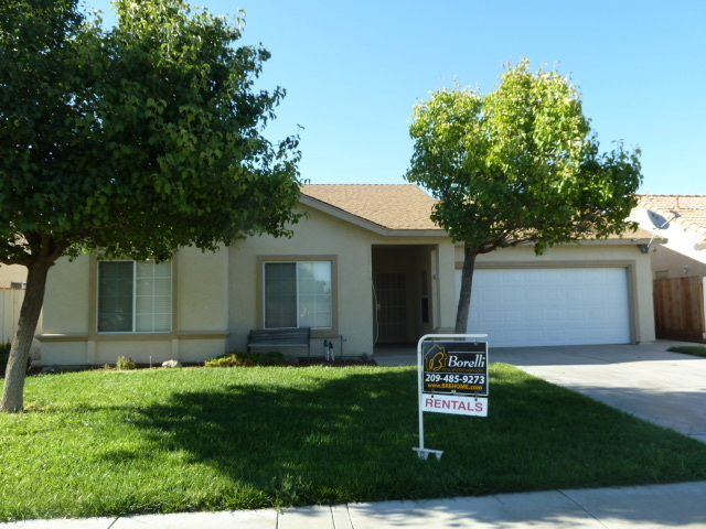 1756 San Ramon Ln in Los Banos, CA - Building Photo