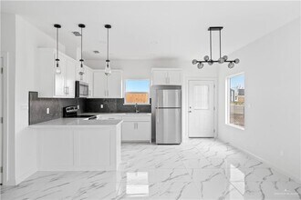 14 N 24th St in McAllen, TX - Foto de edificio - Building Photo