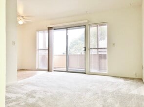 Coronado Apartments in Santa Cruz, CA - Foto de edificio - Building Photo