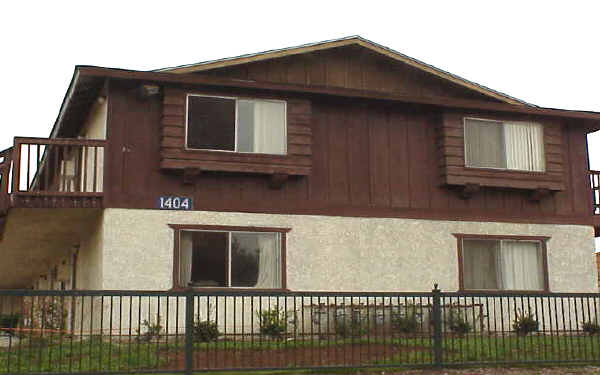 1404 W B St in Ontario, CA - Building Photo