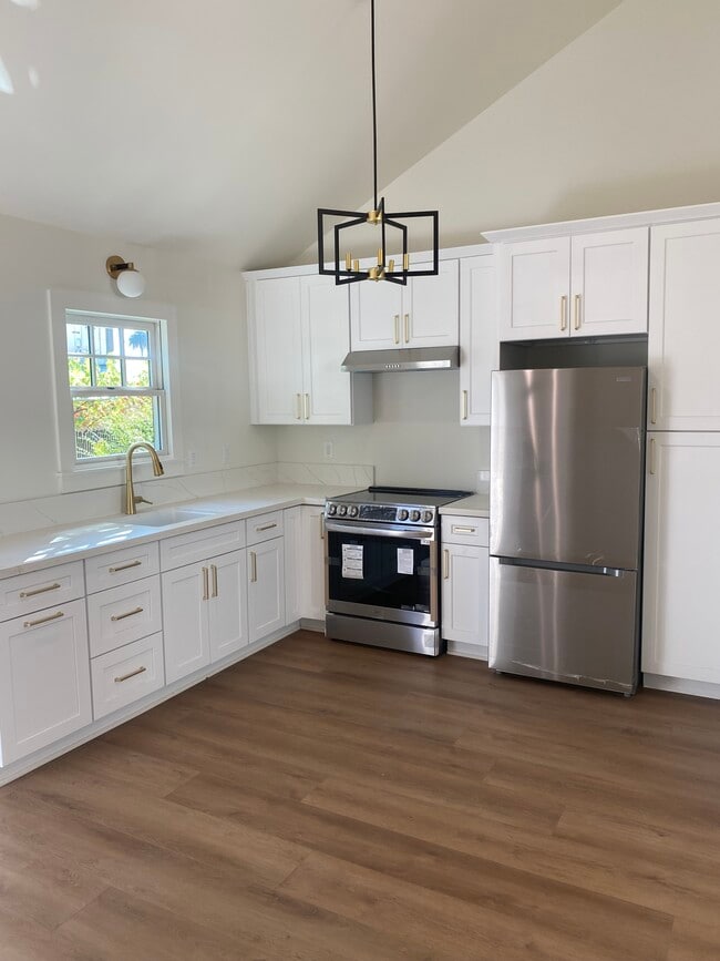 1075 E Howard St in Pasadena, CA - Building Photo - Building Photo