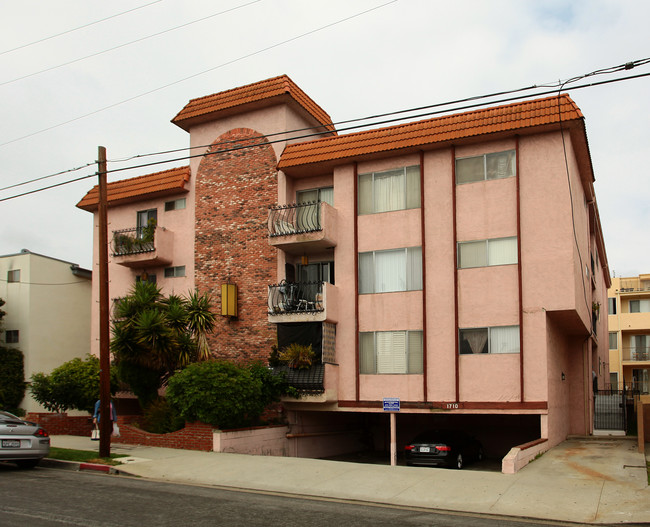 1710 Purdue Ave in Los Angeles, CA - Foto de edificio - Building Photo