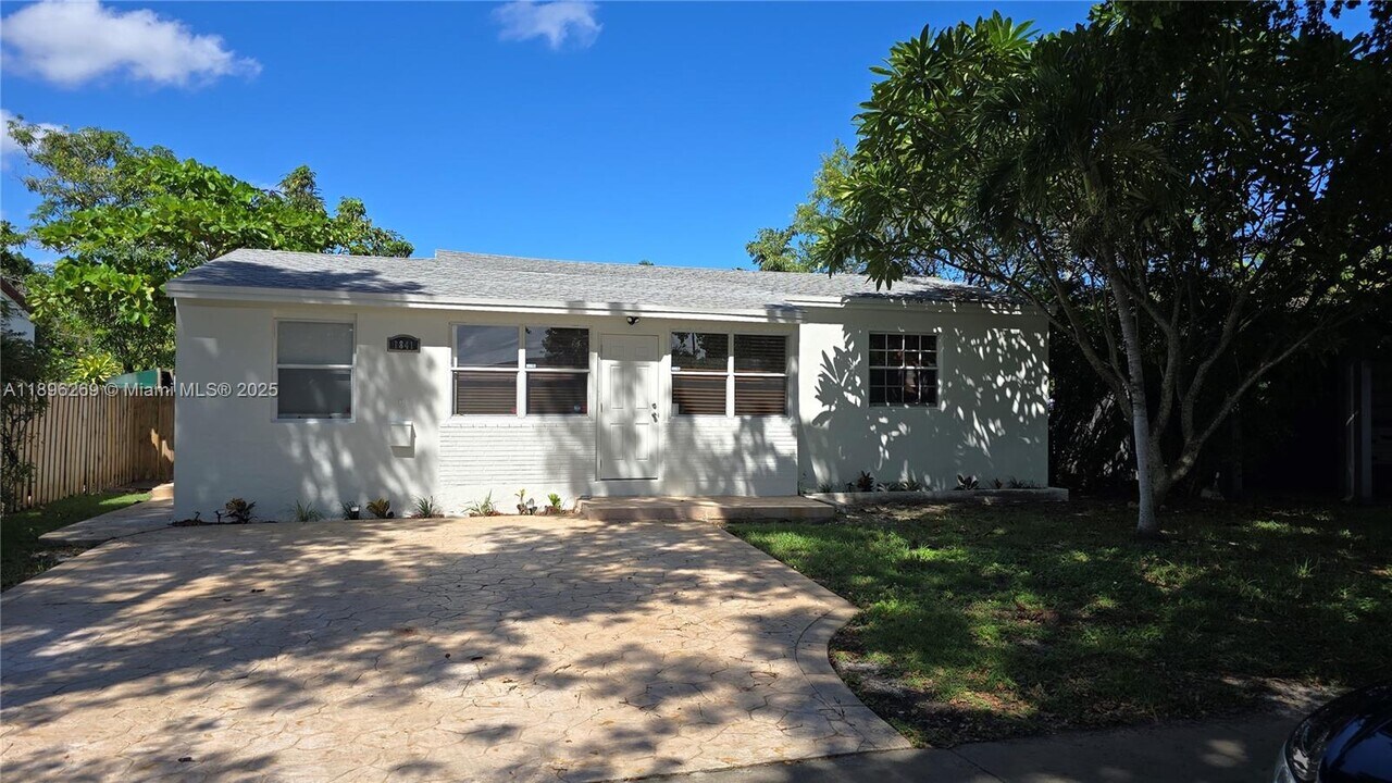 1841 Fletcher St in Hollywood, FL - Building Photo