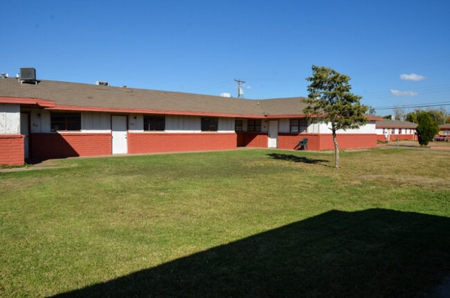 1217 S Maddox Ave