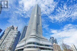 11 Wellesley St W in Toronto, ON - Building Photo