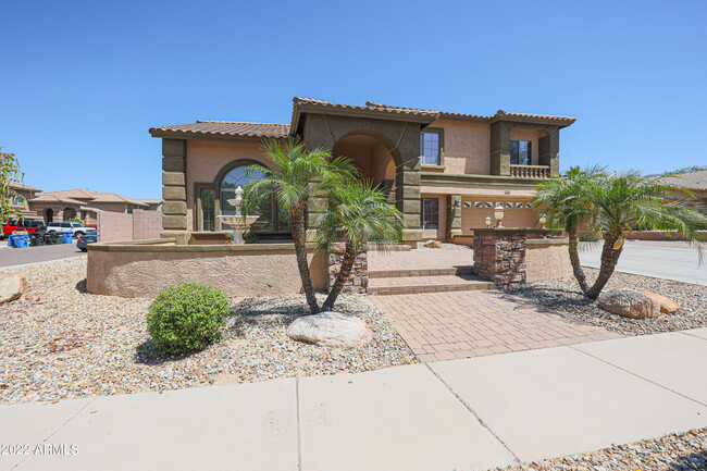 2214 W Buckhorn Trail in Phoenix, AZ - Foto de edificio - Building Photo