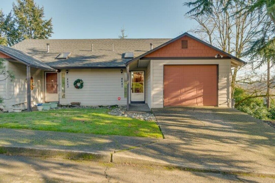 4641 Pine St in West Linn, OR - Building Photo