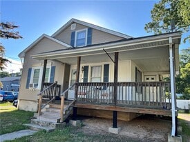881 Washington St in Attleboro, MA - Building Photo