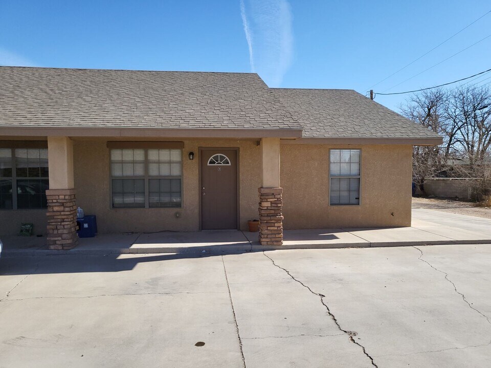1521 Arizona Dr in Portales, NM - Building Photo