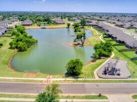 1013 NE 34th Terr in Moore, OK - Building Photo