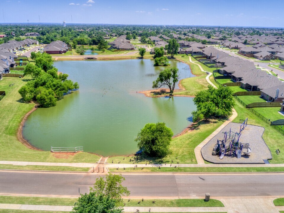 1013 NE 34th Terr in Moore, OK - Building Photo